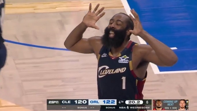 竞技宝app下载-登哥好急!关键球权判给魔术 哈登跟裁判争辩:我拿命保证!